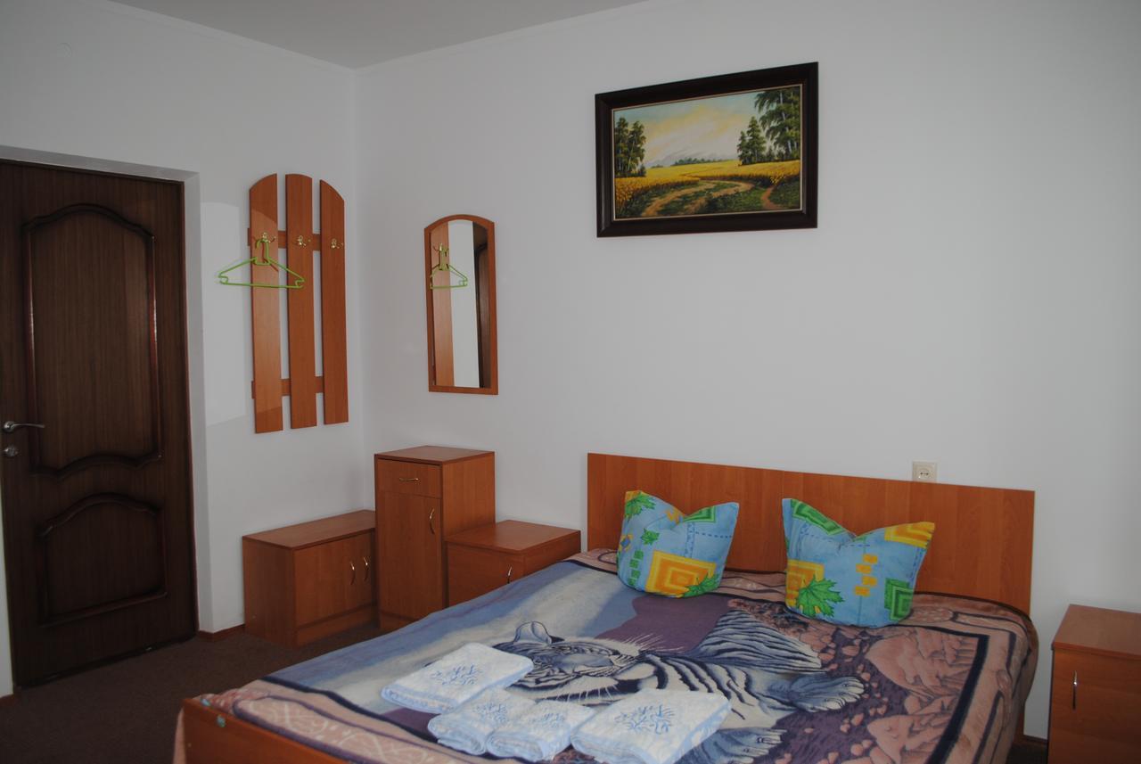 Velyka Omelyana Hotel - Restaurant "Lion'S Heart" מראה חיצוני תמונה