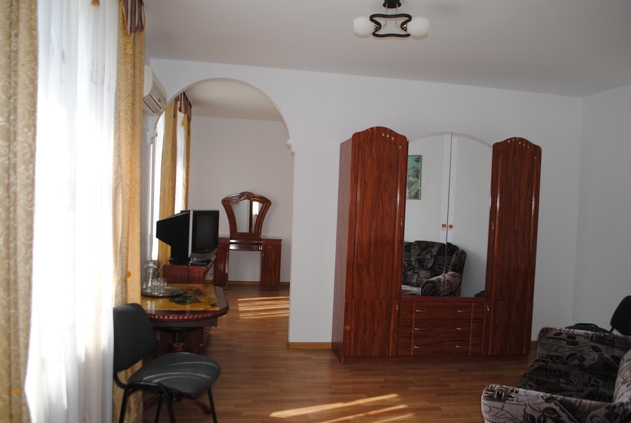 Velyka Omelyana Hotel - Restaurant "Lion'S Heart" מראה חיצוני תמונה