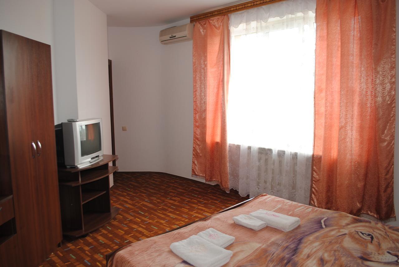 Velyka Omelyana Hotel - Restaurant "Lion'S Heart" מראה חיצוני תמונה