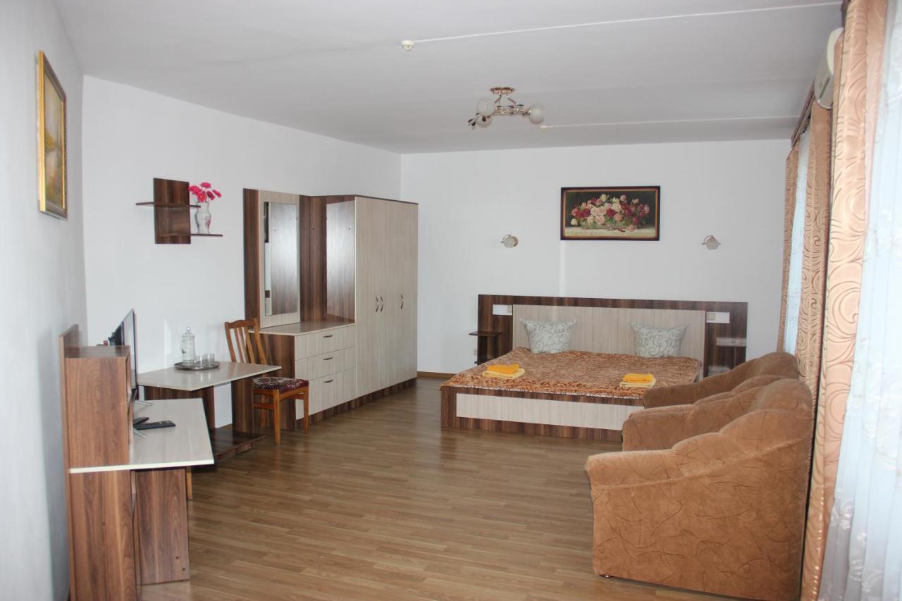 Velyka Omelyana Hotel - Restaurant "Lion'S Heart" מראה חיצוני תמונה