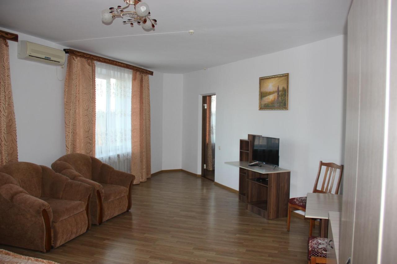 Velyka Omelyana Hotel - Restaurant "Lion'S Heart" מראה חיצוני תמונה